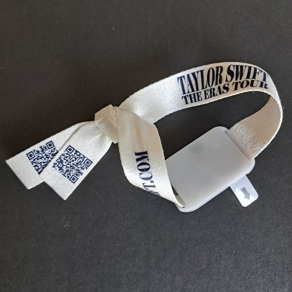 RARE! Working Taylor Swift The Eras Tour BLUE Wristband "1989 TV" from 9 Aug 23!